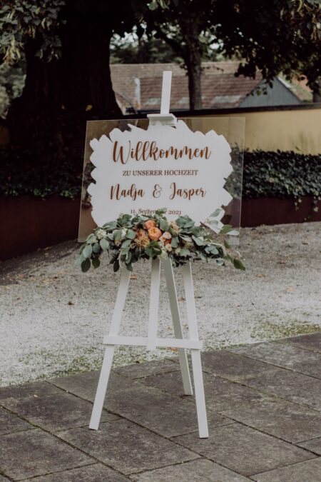 Willkommensschild Acrylglas geweißt