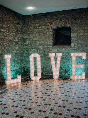 Leuchtbuchstaben LOVE