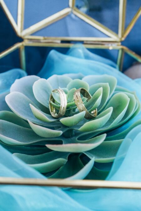 Ringkästchen geometrisch gold