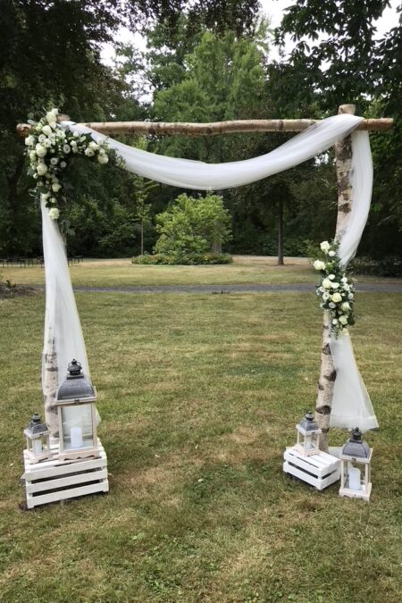 Traubogen Birke mit weißem Tuch